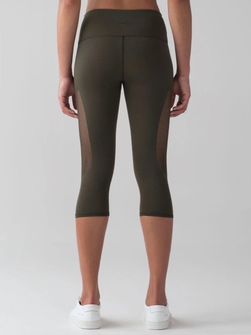 2017 Lululemon Reveal Crop 15” Dark Olive Mesh Leggings Rare Size 4 NWT